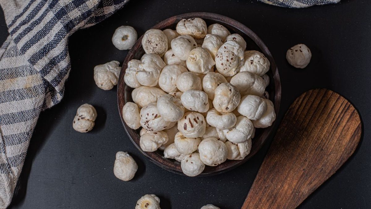 A rustic bowl of roasted makhana, the classic falahari vrat food