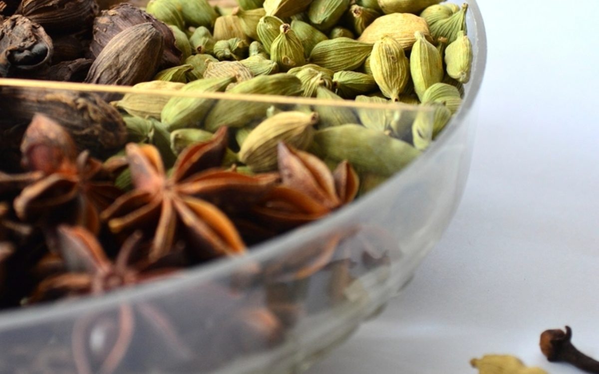 Roasted makhana in a bowl, ready to simmer into a creamy vrat-friendly kheer